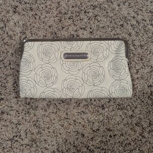 Steve Madden White Rose Wallet NWOT!